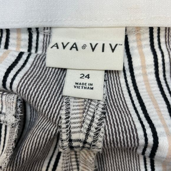 Ava & Viv Women's Cream Plaid High Rise Ankle Tapered Pants Size 24 - Picture 6 of 6
